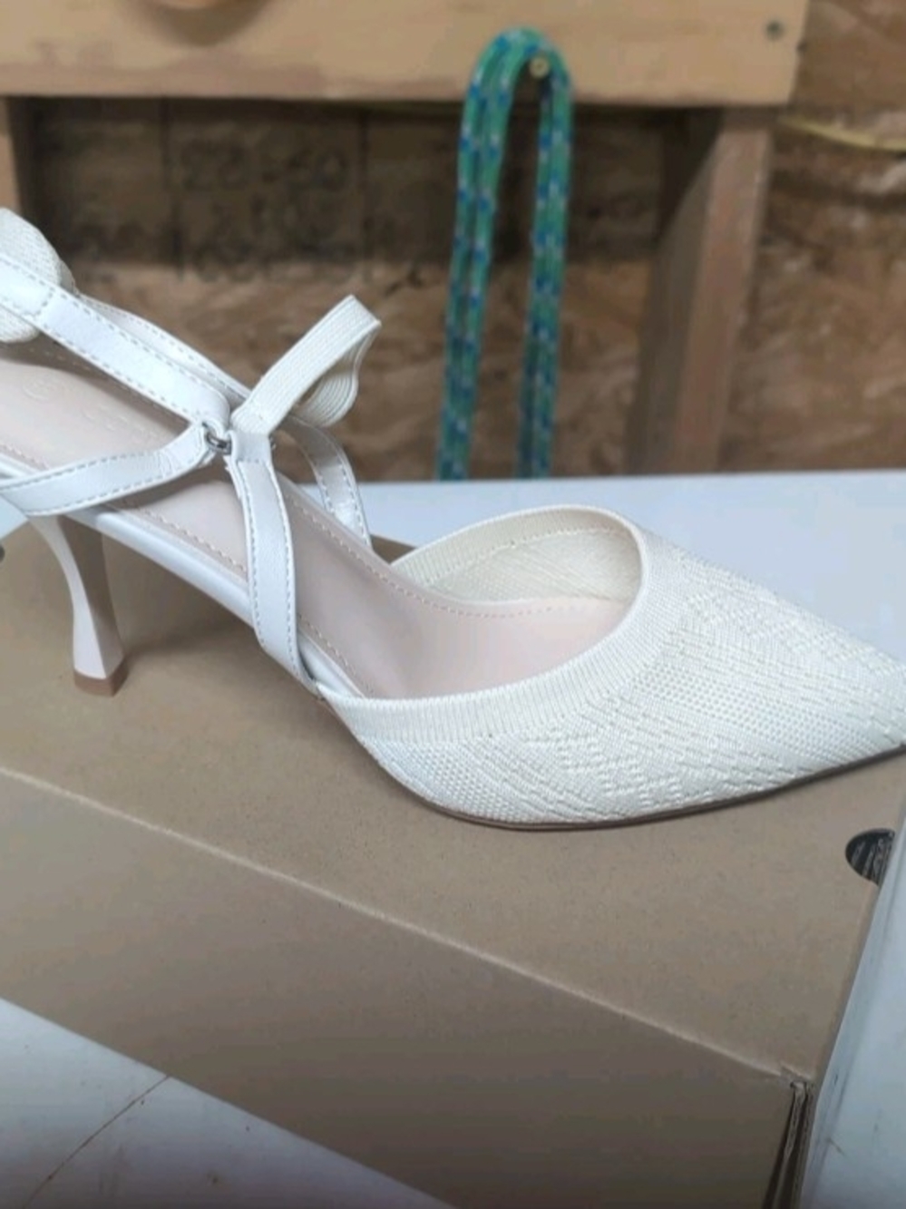 Elegant Women's White Pointed Slingback Heels
